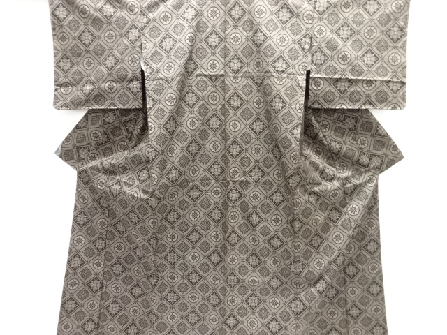 未使用品　仕立て上がり　抽象模様織り出し本場泥大島紬着物(5マルキ)